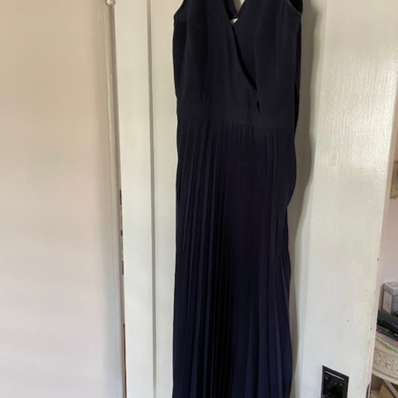 WAREHOUSE NAVY BLUE PLEATED V NECK MIDI DRESS - Picture 9 of 9